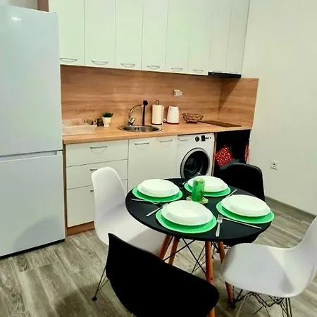 Cozy Apartment 1 *